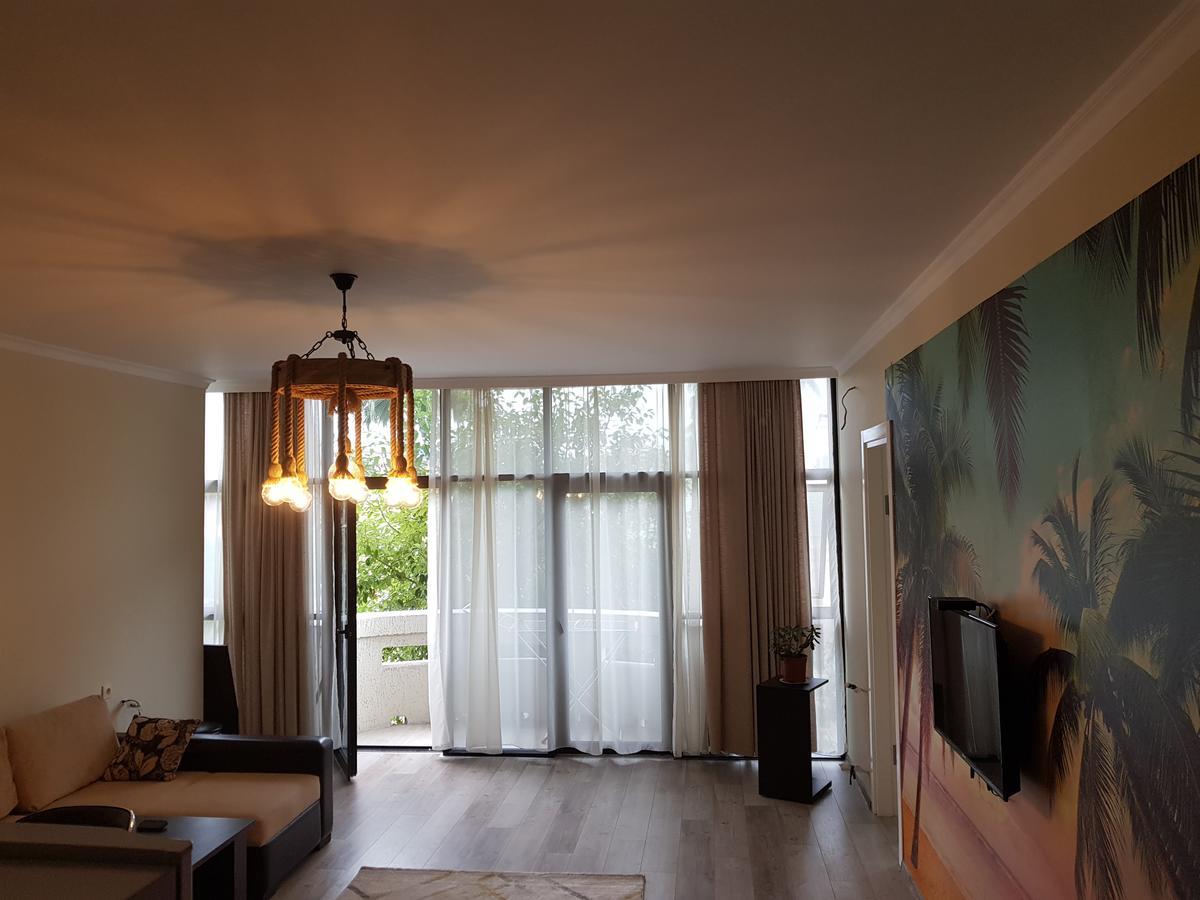Apartments Cira 01 Batumi Bagian luar foto
